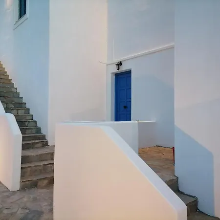 Paro's King Luxury A4 Apartment Alikí