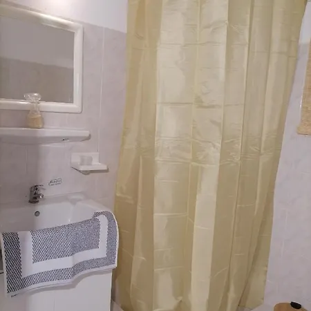 Paro's King Luxury A4 Apartment Alikí